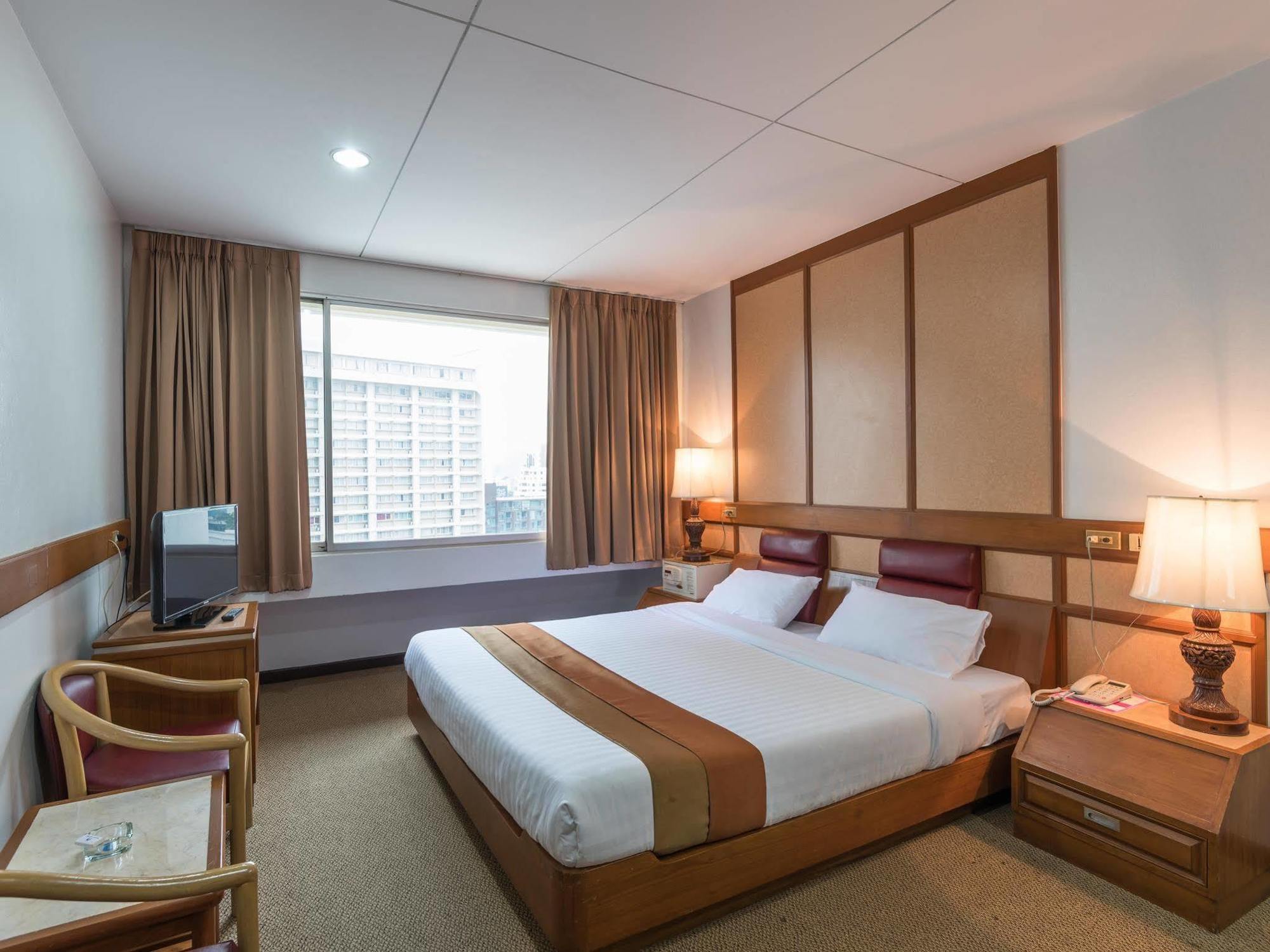 Nana Hotel Bangkok Exterior photo